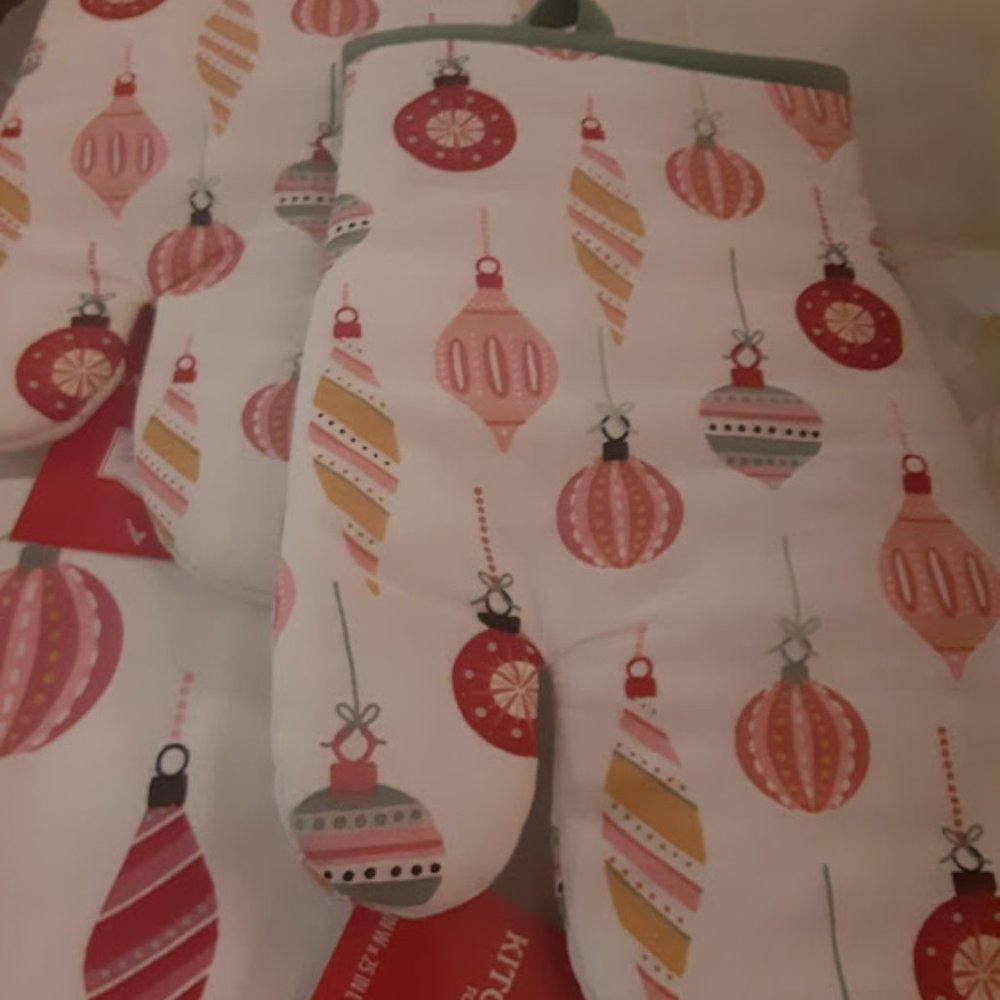 It is a Pink Christmas!   Oven Mitts and Dish towels with ornaments